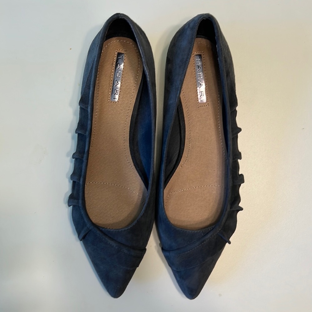 Tahari gray point flat shoes